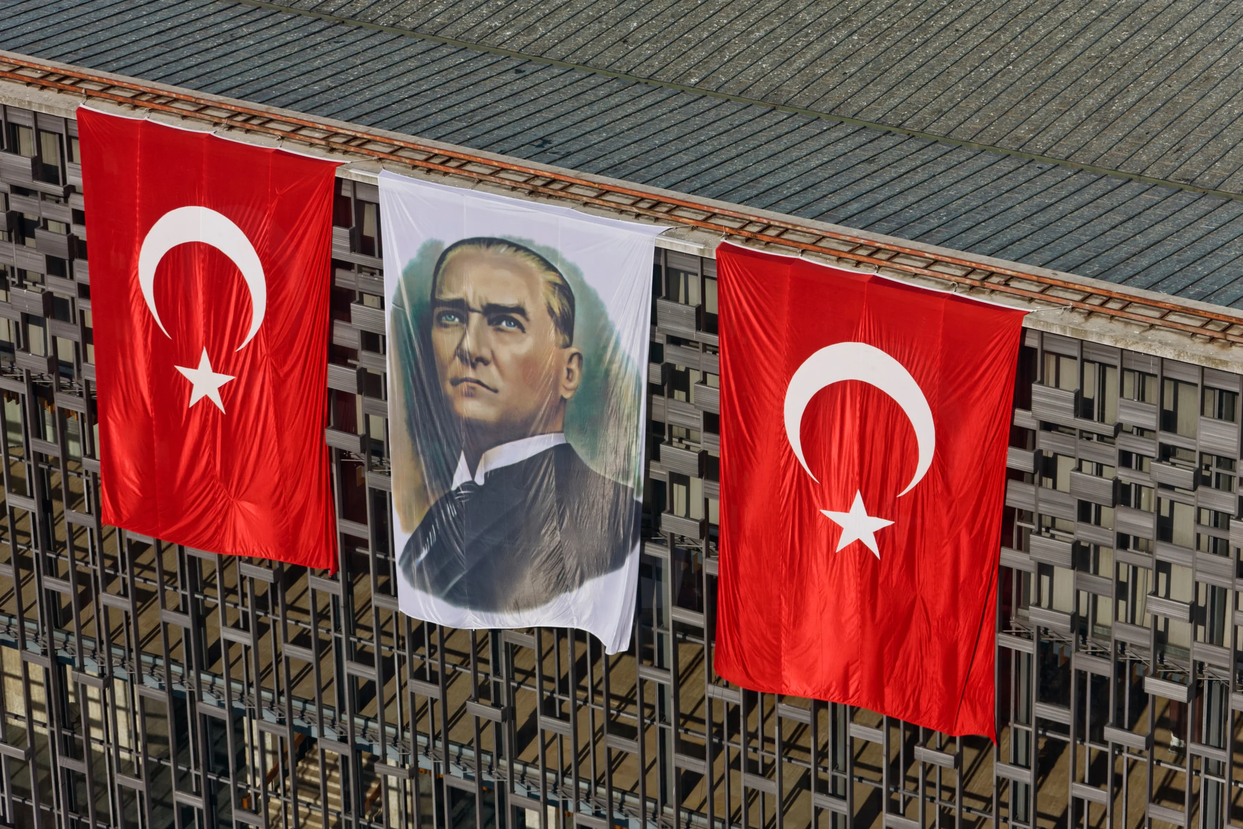 portrait-of-mustafa-kemal-ataturk-and-turkish-flag